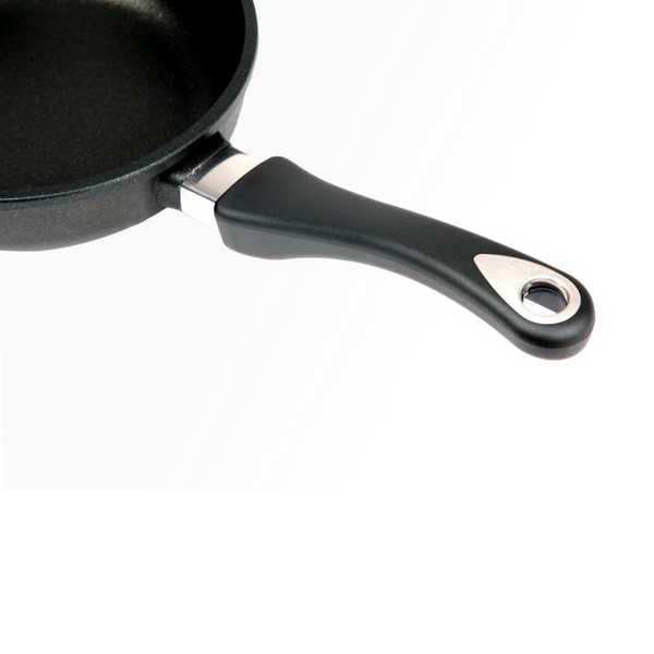 Frying pan with rain drop handle